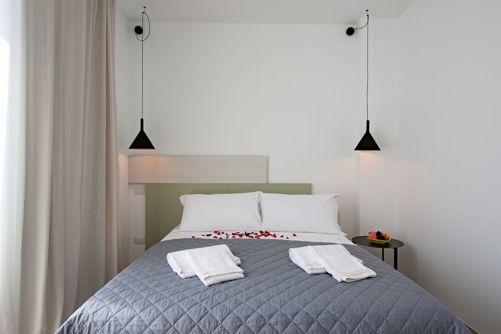 Deluxe Triple Room (5)