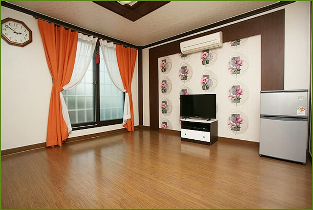 Family Room photo 2