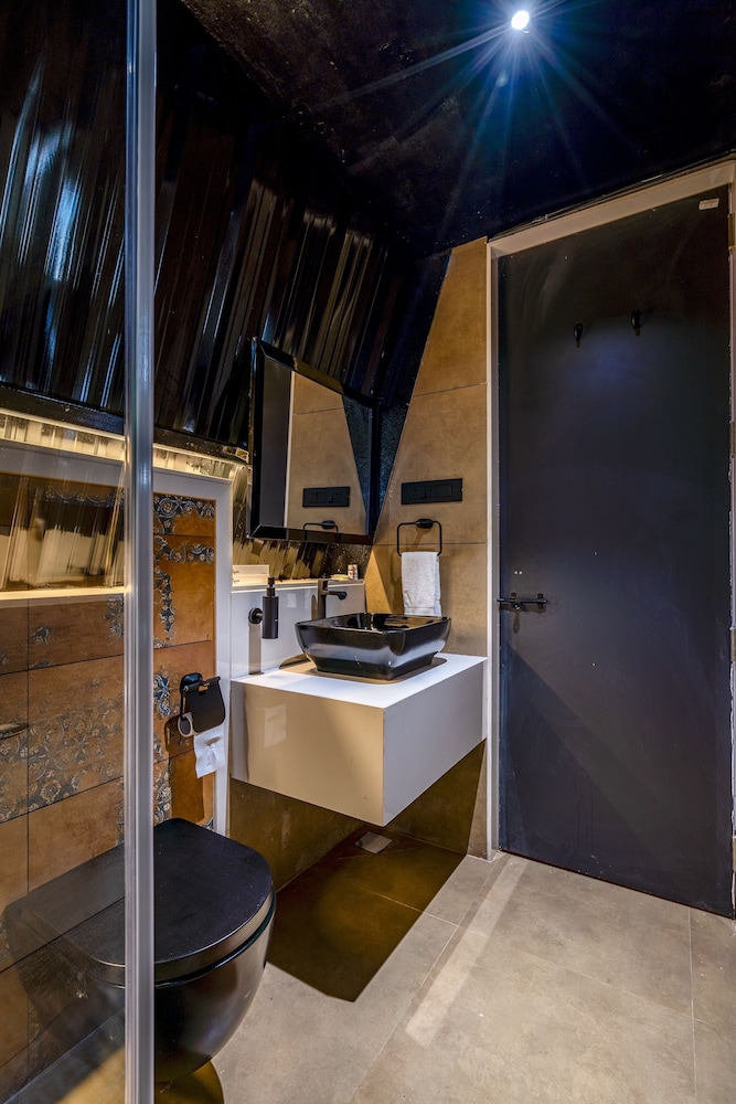 Executive Room - Photo 5