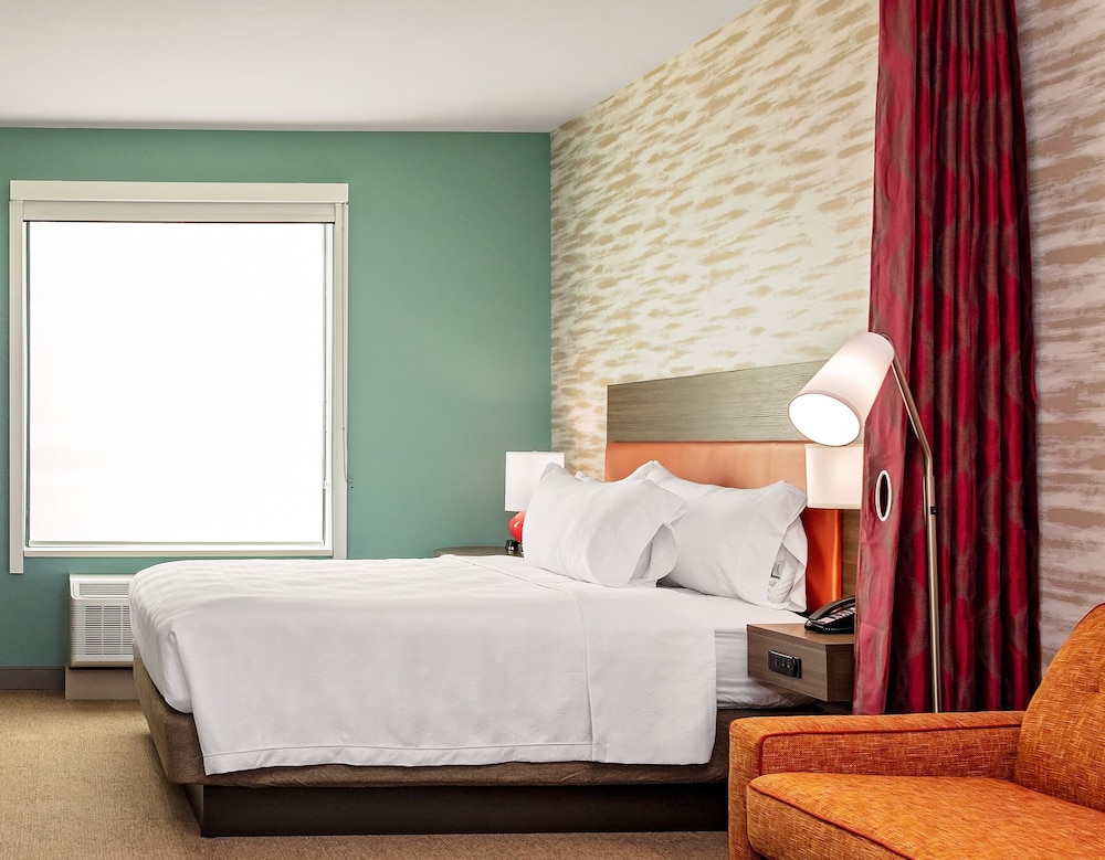Studio, 1 King Bed, Accessible (Roll-In Shower) - Photo 2