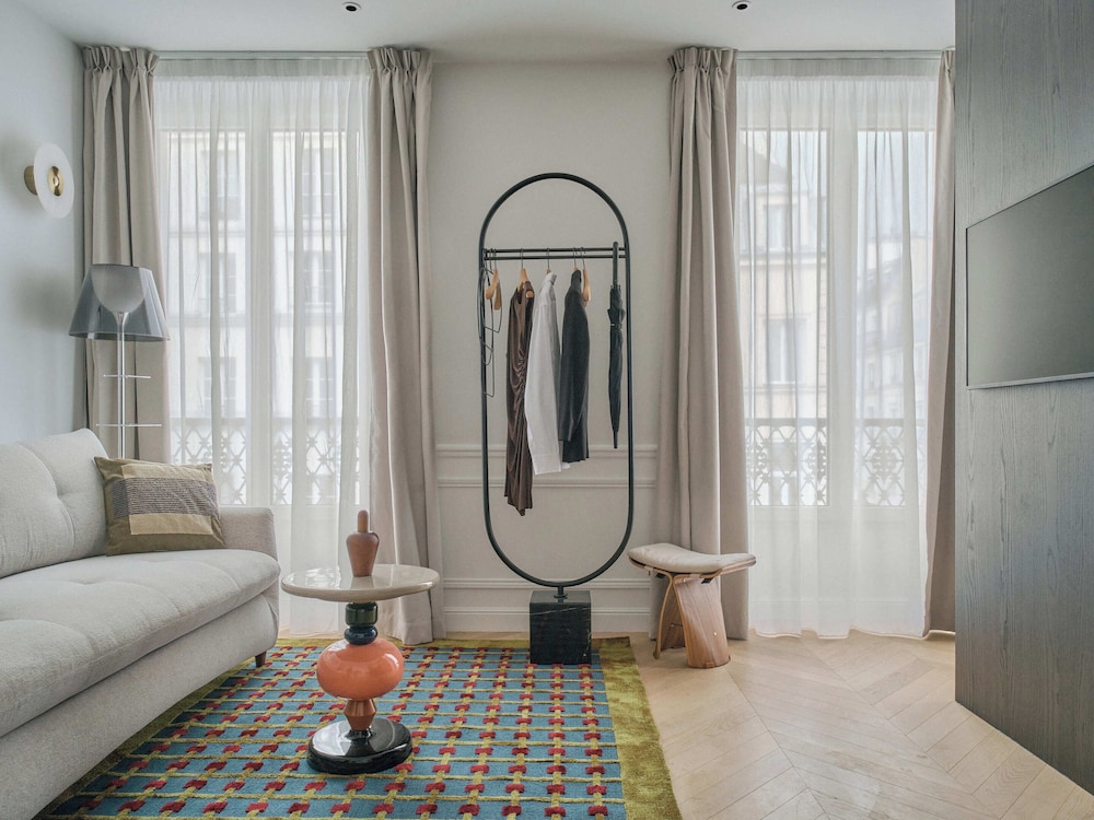 Deluxe One-Bedroom Apartment with City View 303