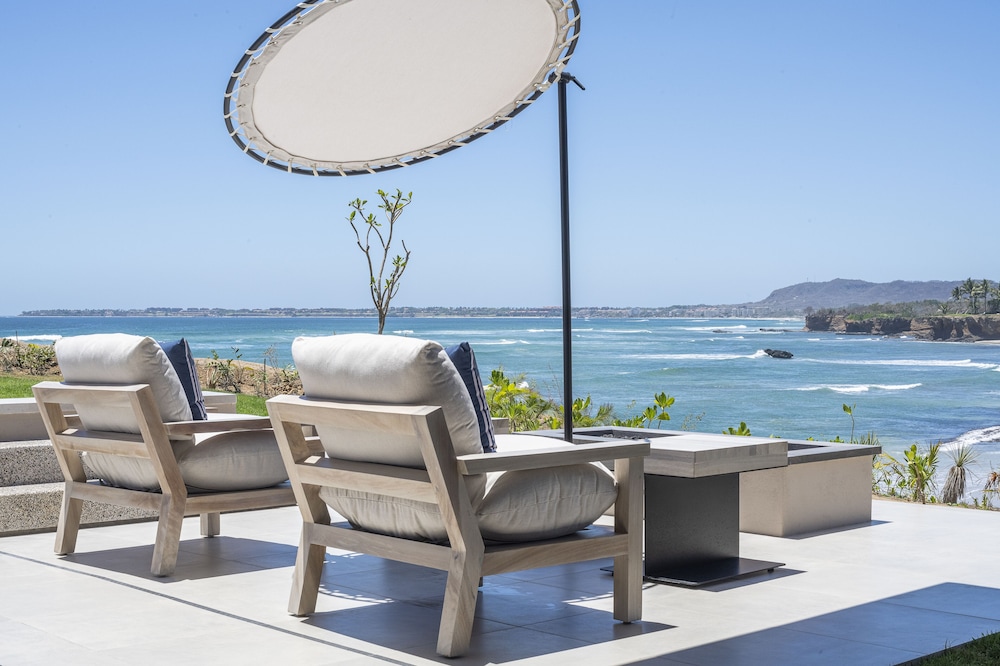 Room, 4 Bedrooms, Pool Access, Oceanfront (Cliffside Residence, Beach Access)