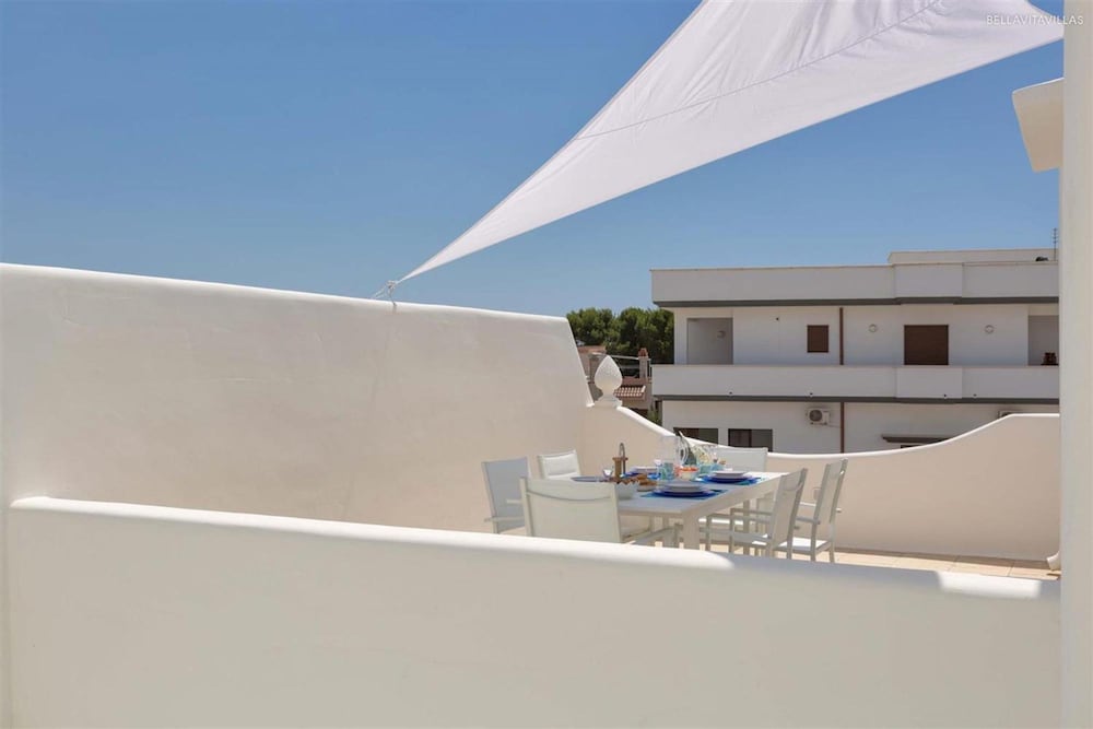 Villa photo 2