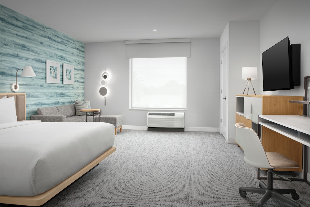 Studio, 1 King Bed with Sofa bed (Mobility/Hearing Accessible, Tub)