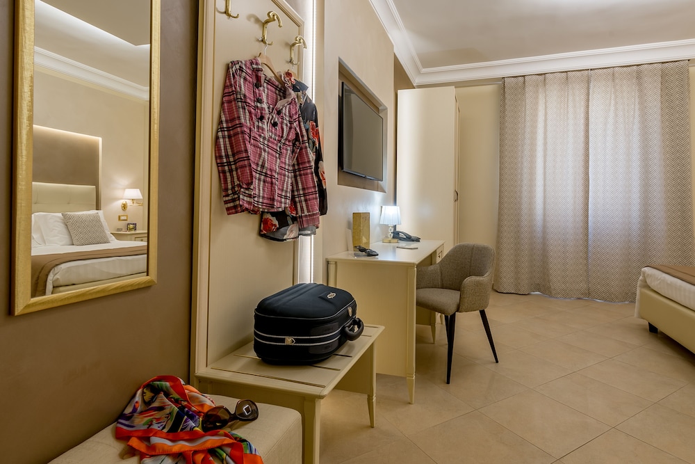 Luxury Double or Twin Room, City View (203) - Photo 2