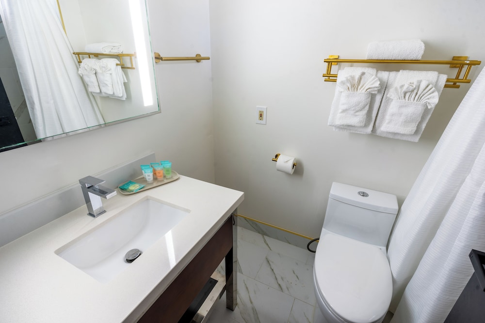 Room, 2 Queen Beds, Kitchenette - Photo 4