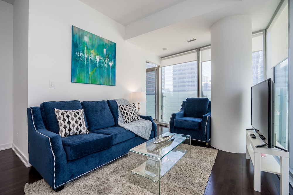 Aaira Suites at 65 Bremner Blvd, Foto 14