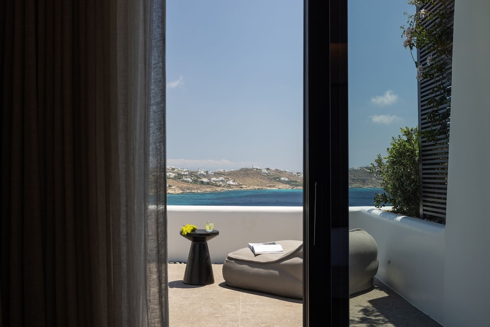 Superior Suite, Sea View - Photo 17