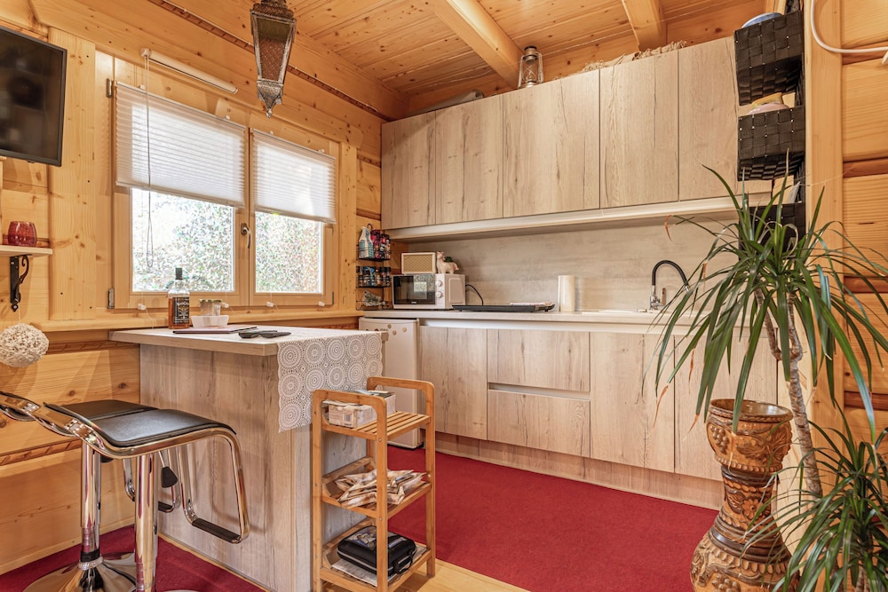 Family Chalet, Multiple Bedrooms, Mountainside (Log Cabin Forest Fairy) photo 3