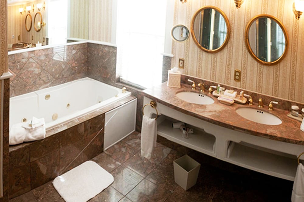 E.E. Nichols Celebrity Suite - Photo 4