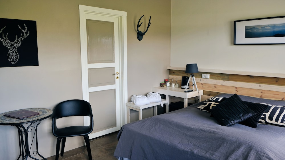 Double Room, Private Bathroom - Photo 5