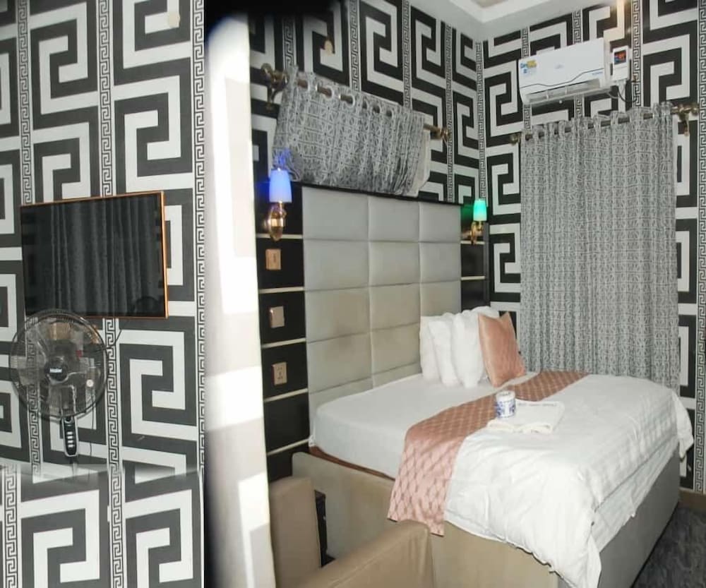 Deluxe Room - Photo 6