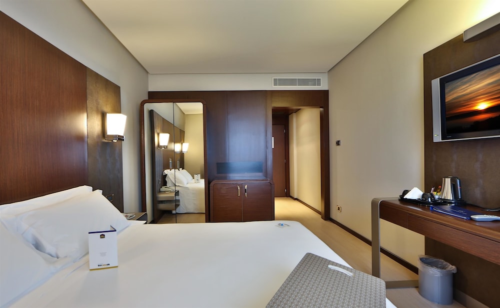 Standard Room, Multiple Beds - Photo 2