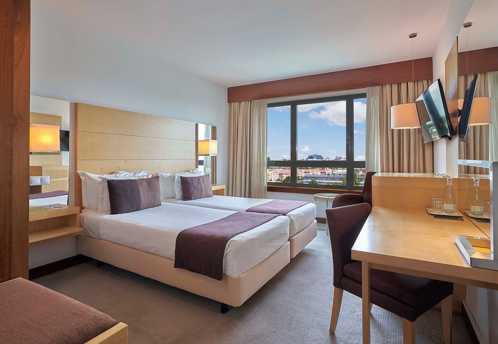 Double or Twin Room, City View - Photo 2