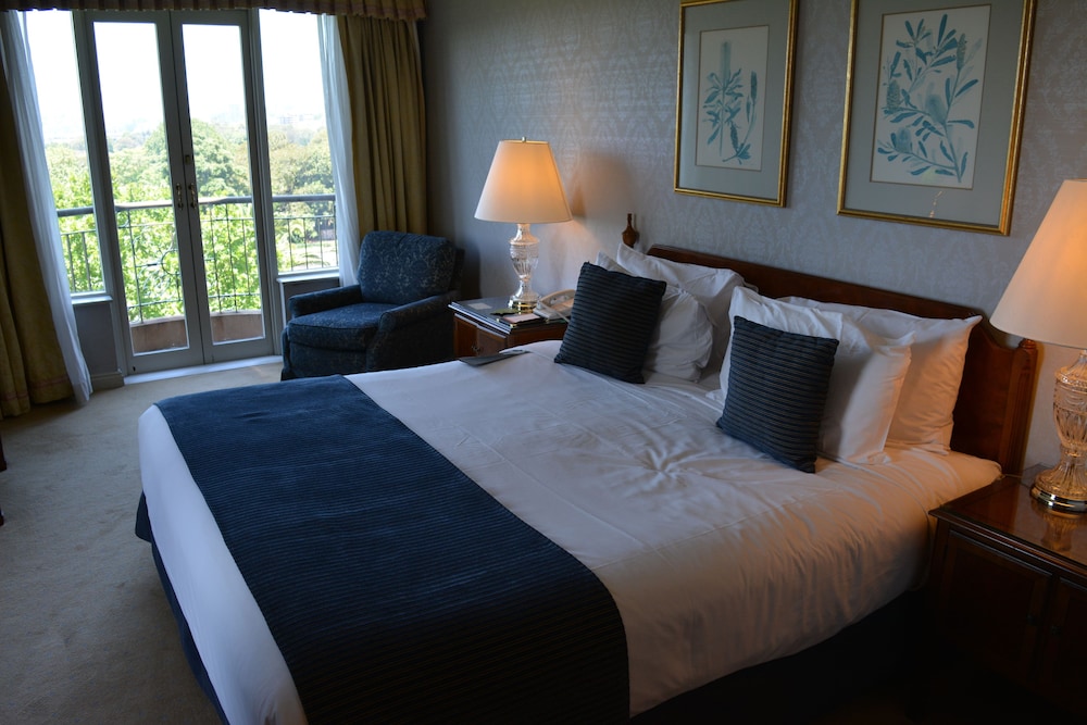 Executive Harbor Suite photo 1