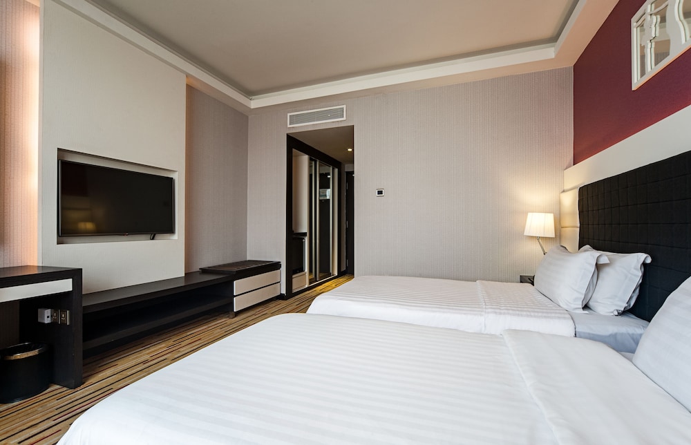 Promenade Deluxe with Club Lounge Access
