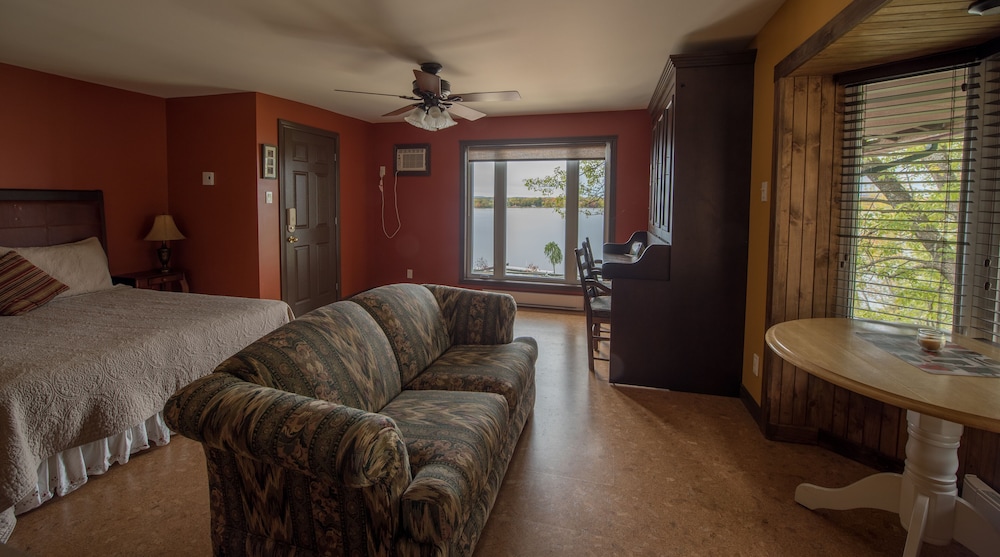 Superior Room, 2 Queen Beds, Kitchenette, Lake View photo 2