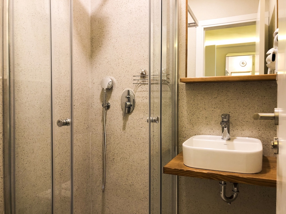 Standard Triple Room - Photo 2