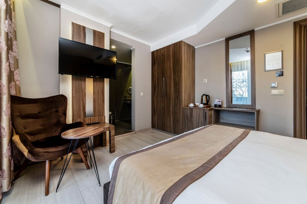 Family Room, Non Smoking, City View photo 1