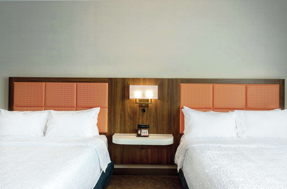 Room, 2 Queen Beds, Accessible (Roll-In Shower) photo 2