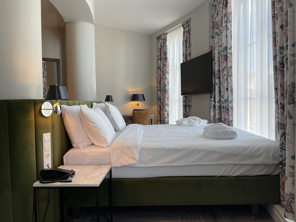 Deluxe Room - Photo 2