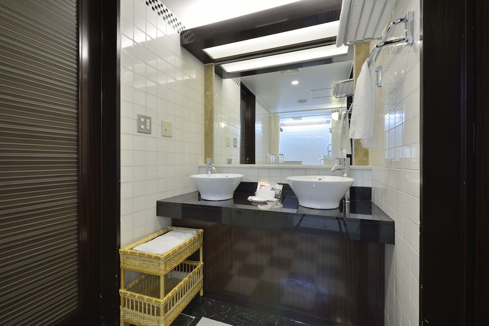 Premium Twin Room photo 3