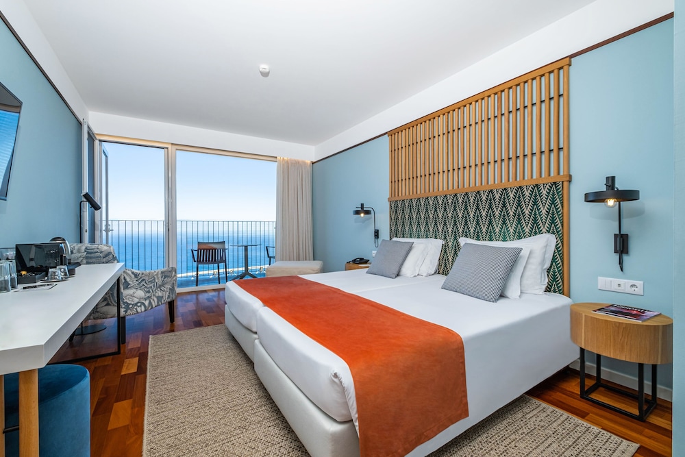 Superior Twin Room with Sea View - Photo 1