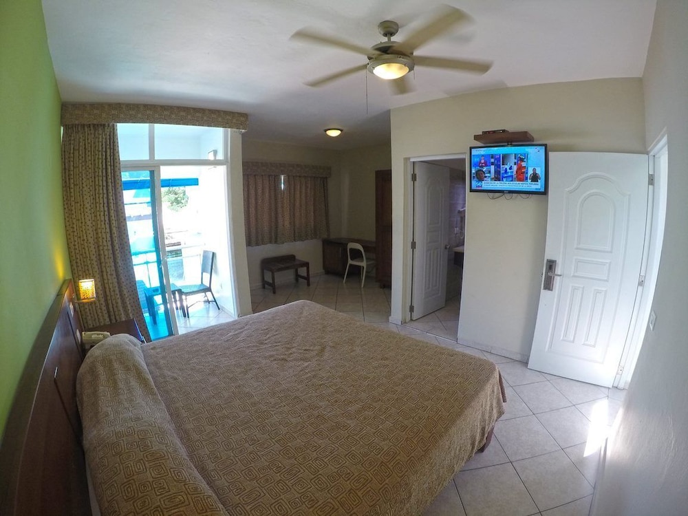 Superior Room, 1 King Bed, Balcony, City View photo 2