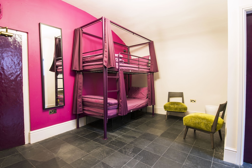 Quadruple Room Ensuite - Photo 2