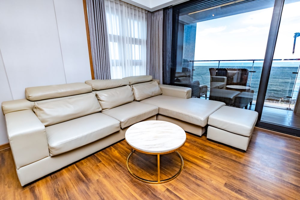 Family Ocean Suite (Free use of Infinity Pool included)