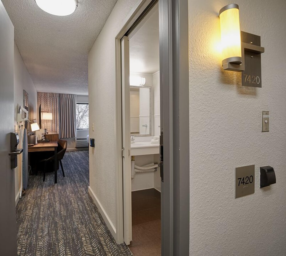 Room, 2 Queen Beds (East Mobility Hearing Accessible)