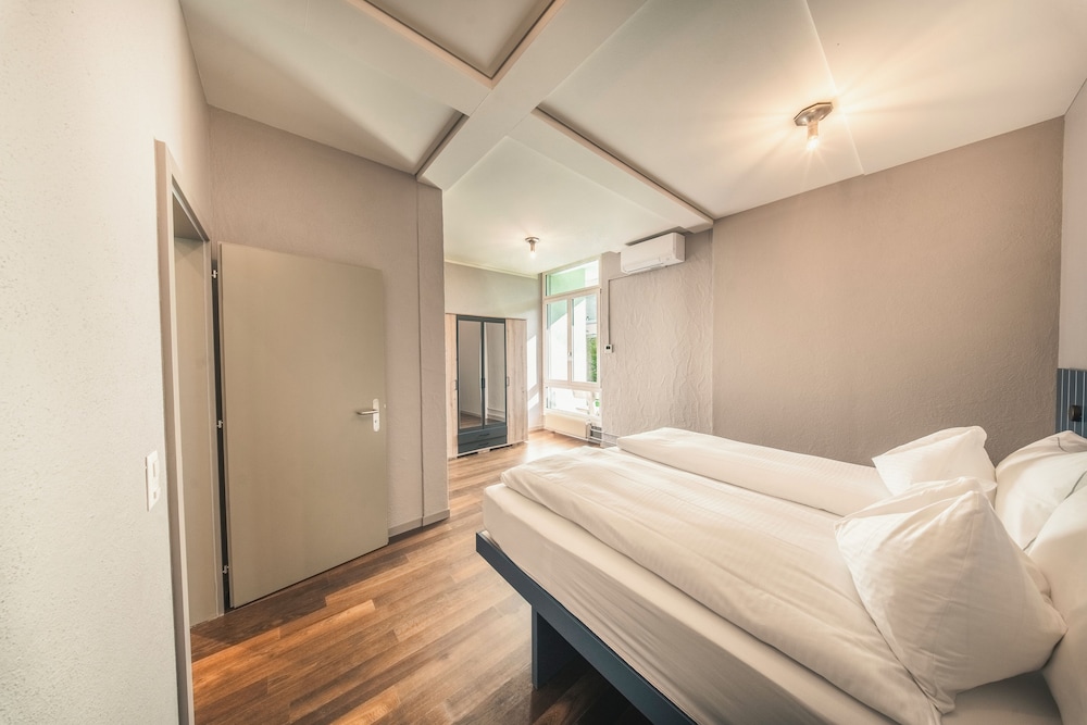 Flow Suite Family Room E20 - Photo 13