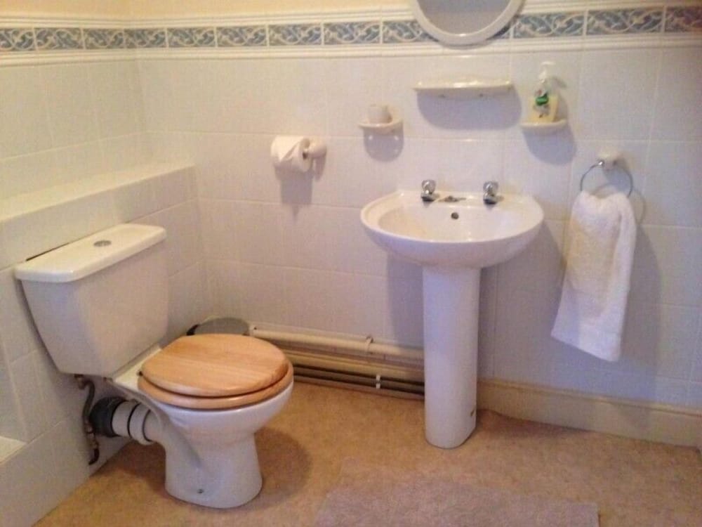 Triple Room, Ensuite (Bath only) photo 1