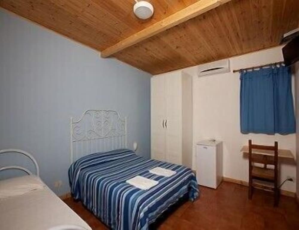 Economy Double Room photo 2