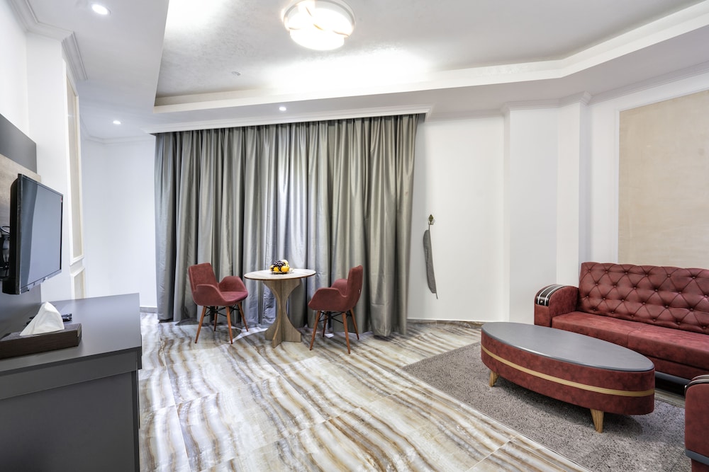Deluxe Suite