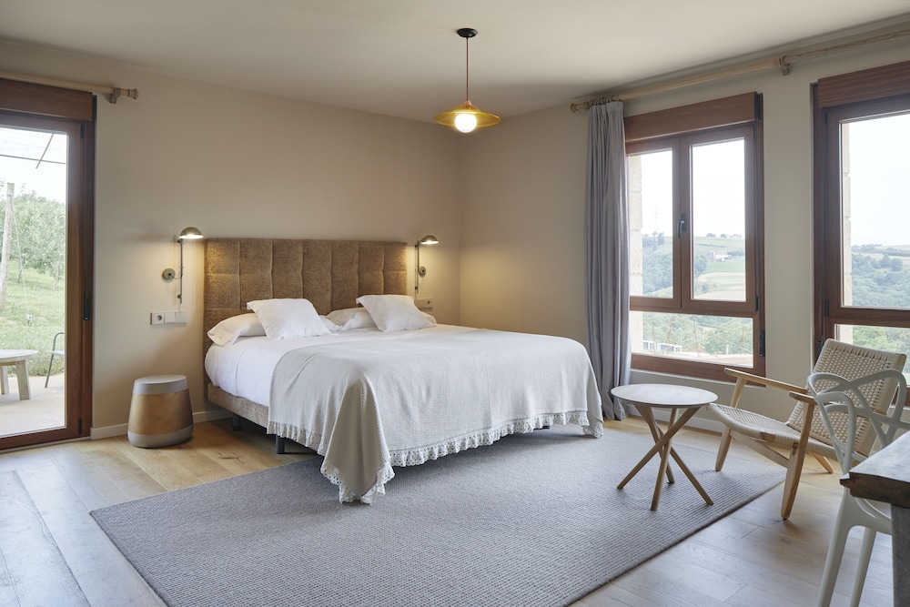 Deluxe Room - Photo 3