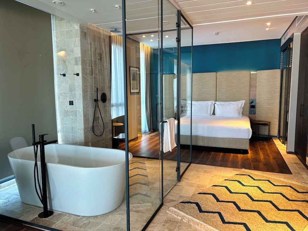 Signature Room (THE TRIPLE 9)