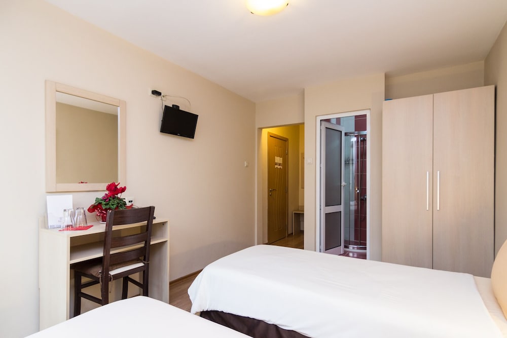 Twin Room - Photo 1