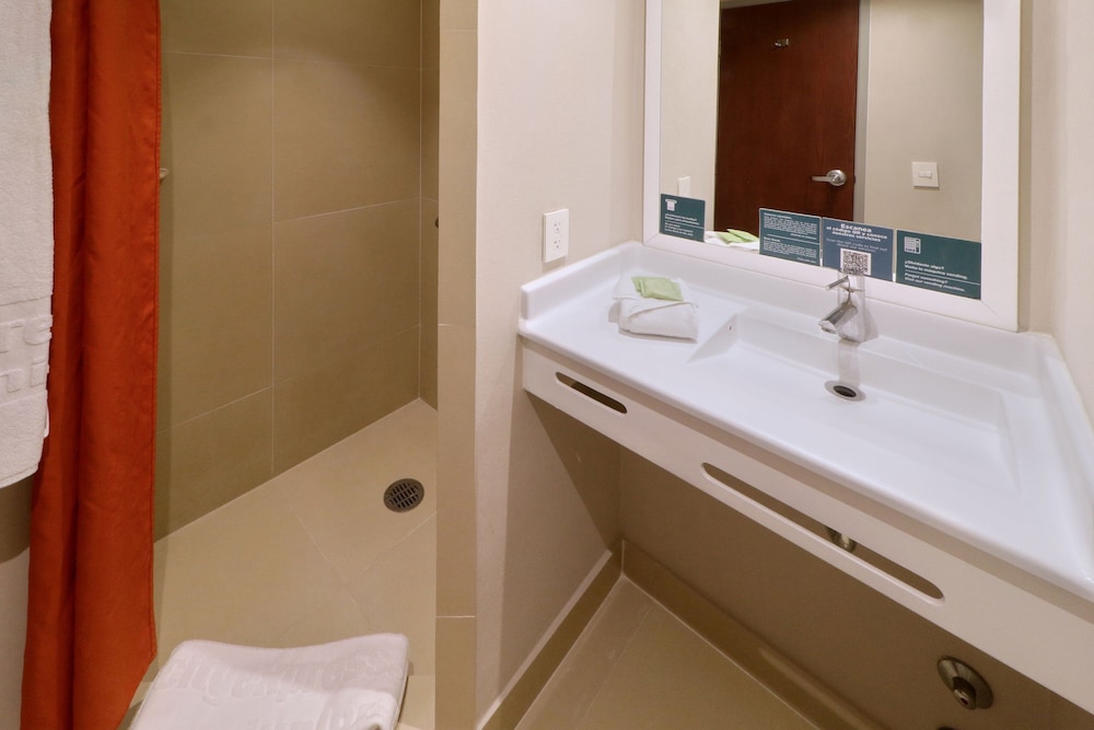 Room, 2 Twin Beds - Photo 6