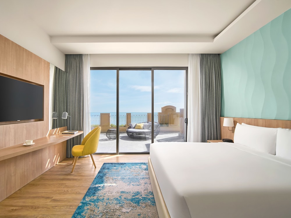 Standard Room, 1 King Bed, Smoking, Ocean View (Cabana) - Photo 2
