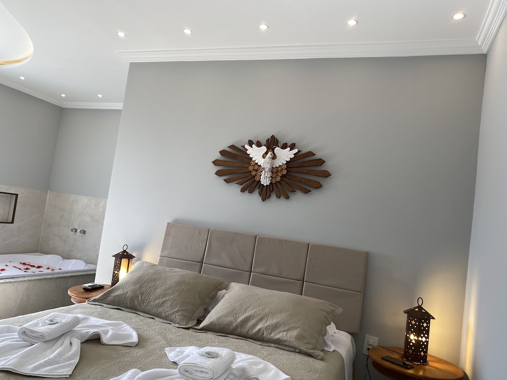 Deluxe Room - Photo 4