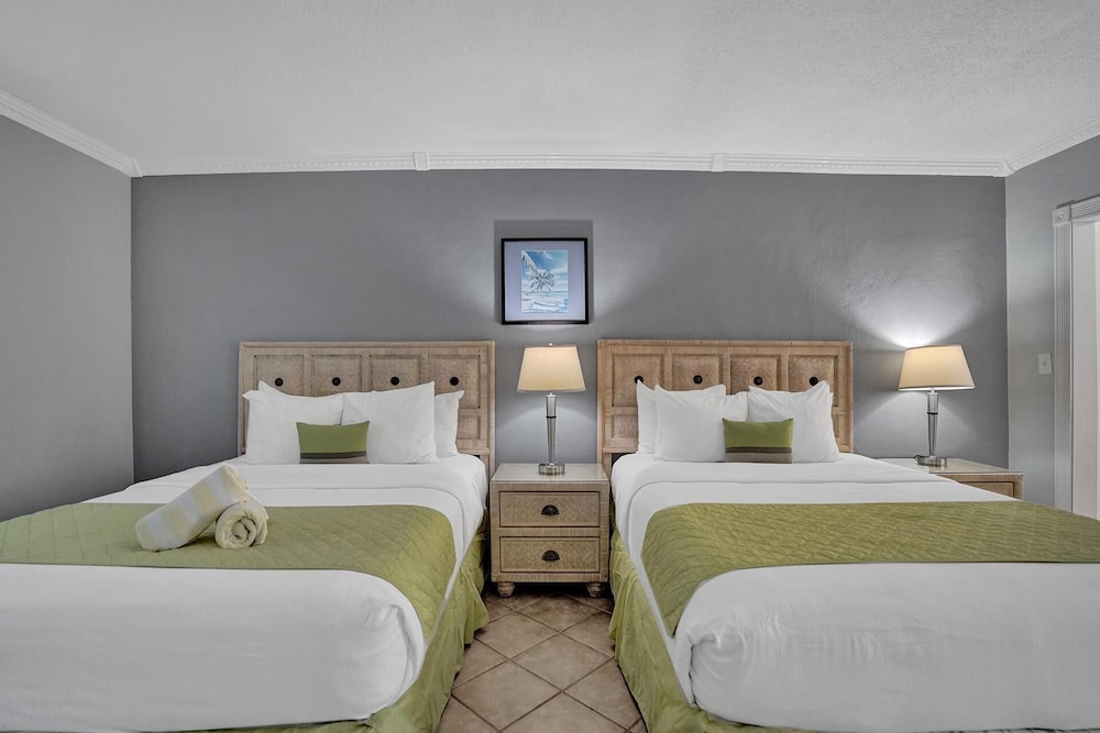 Deluxe Double Room, Men only, Pool View