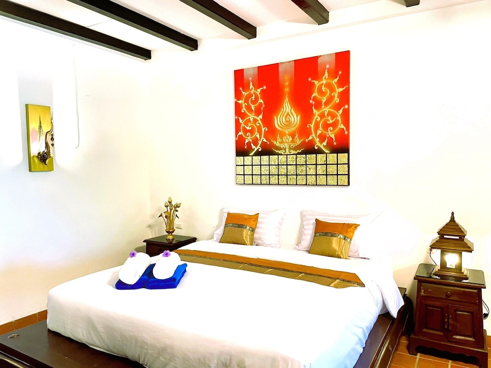 Deluxe Studio Suite - Photo 17