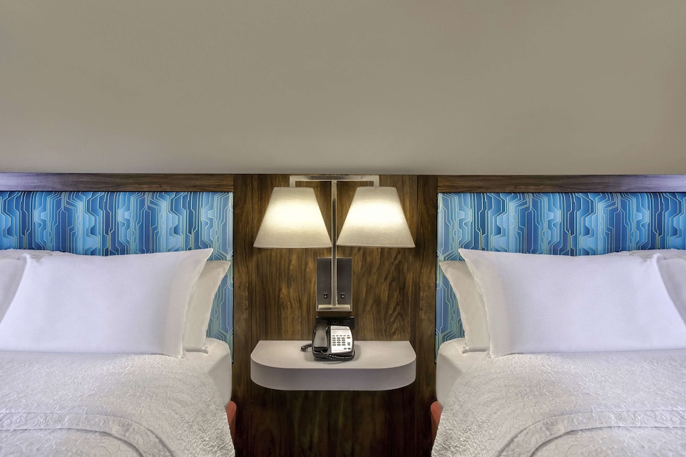 Room, 2 Queen Beds, Accessible, Non Smoking - Photo 4