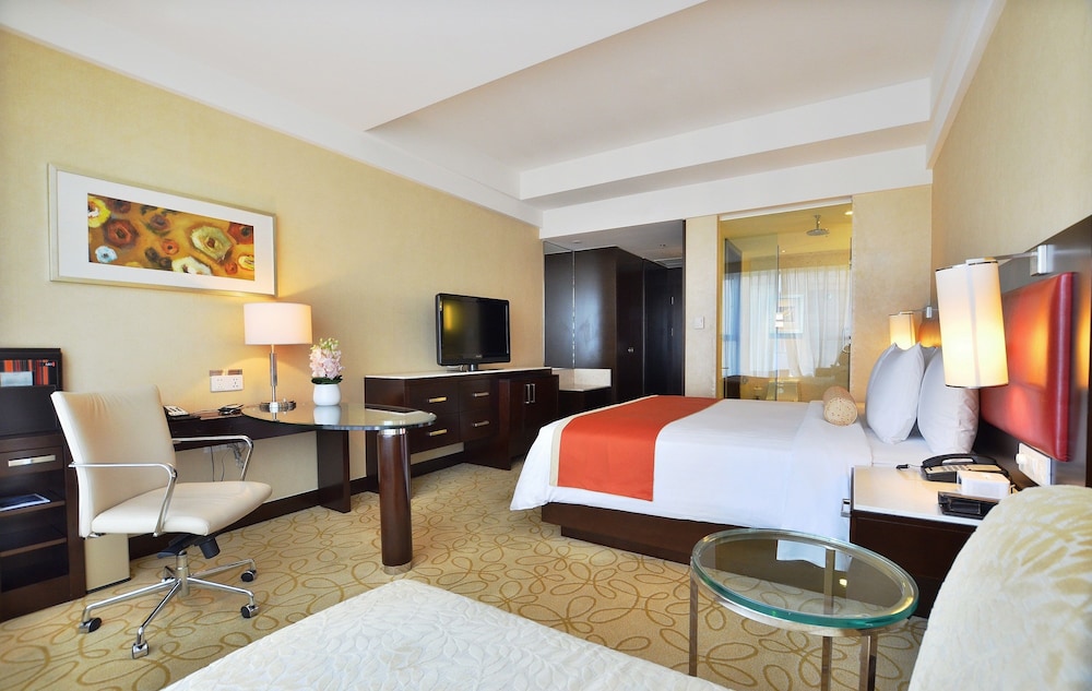 Premier Room, 1 King Bed, City View photo 2