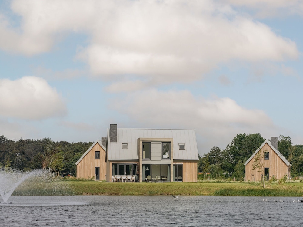 Villa photo 2