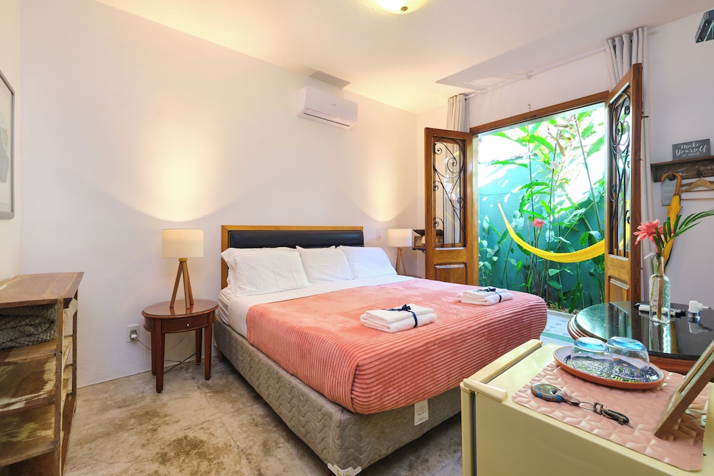 Superior Suite, 1 Bedroom, Garden View, Courtyard Area