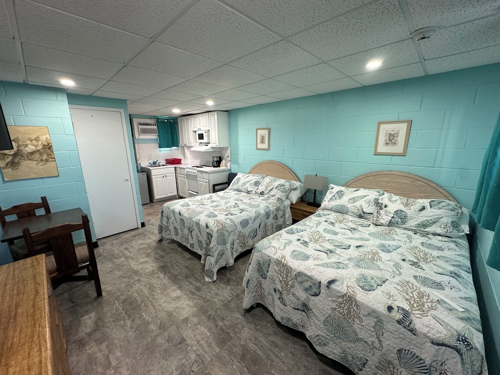 Queen Room with Kitchenette photo 2