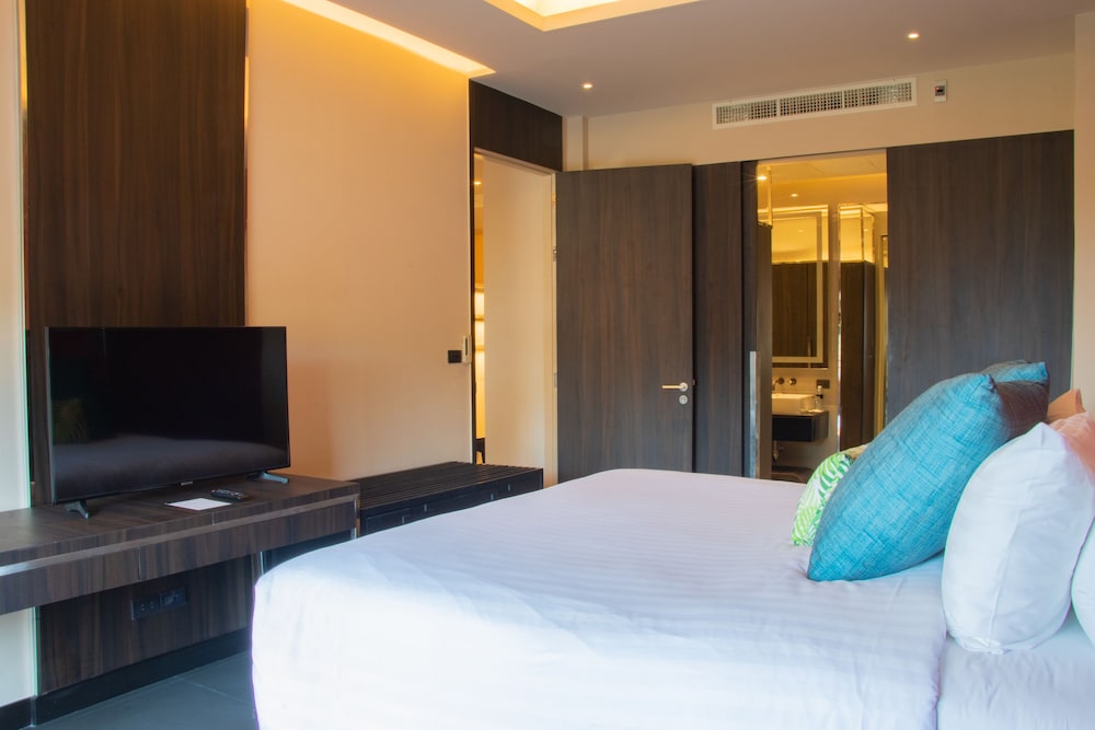 Two Bedroom Suite - Photo 3