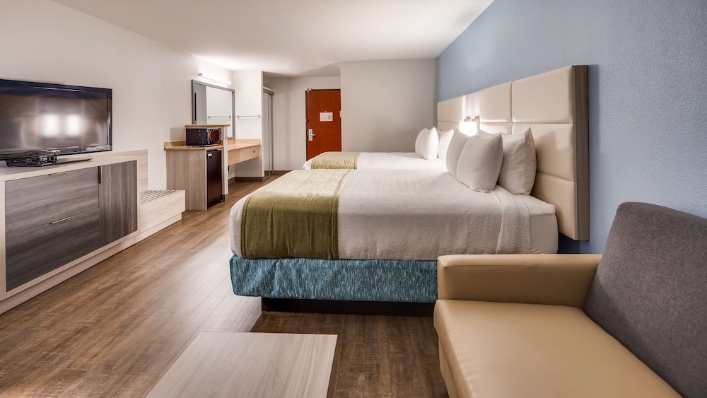 Standard Room, 2 Queen Beds, Non Smoking, Refrigerator & Microwave (with Sofabed) photo 1